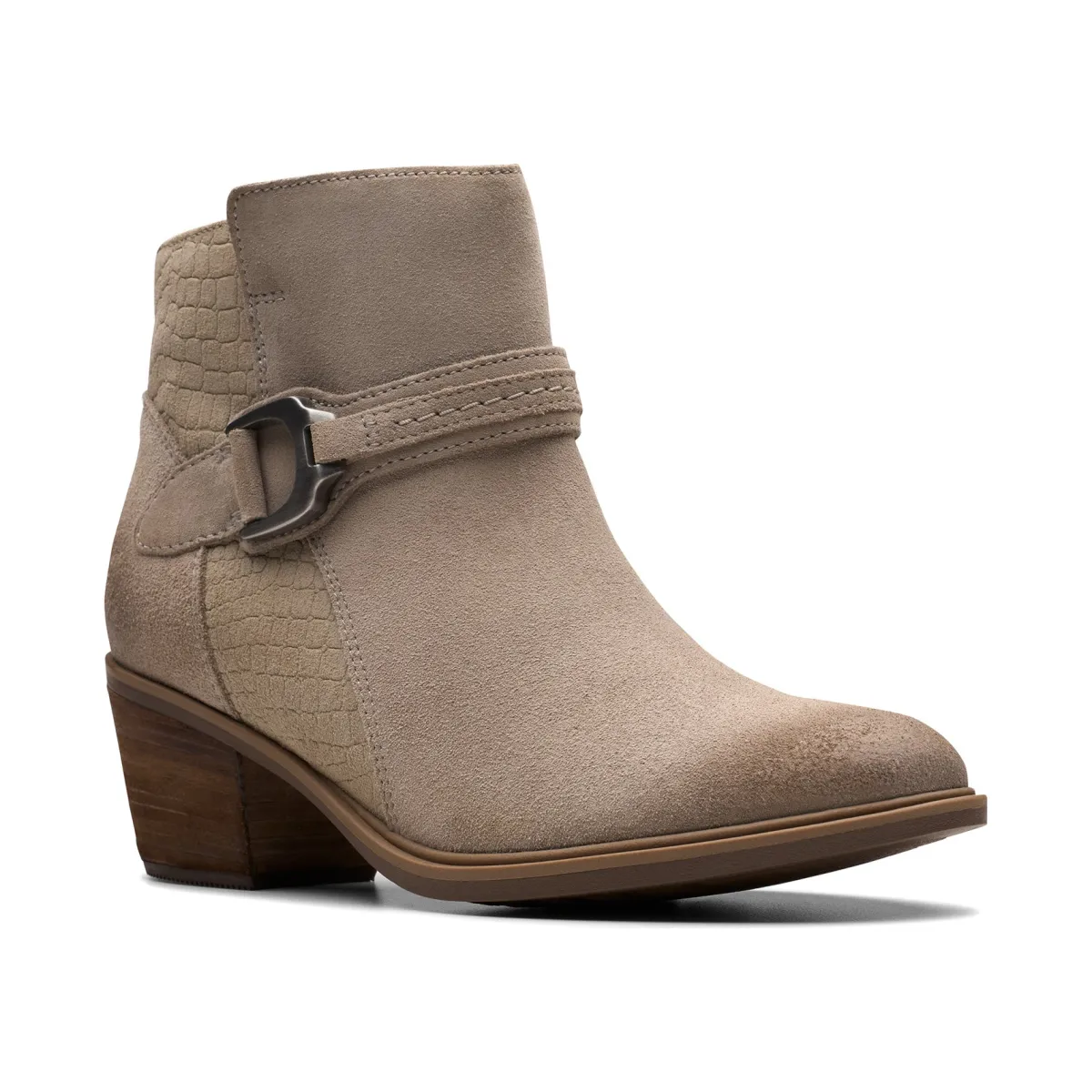 Clarks Neva Buckle-Women Wide | Standard