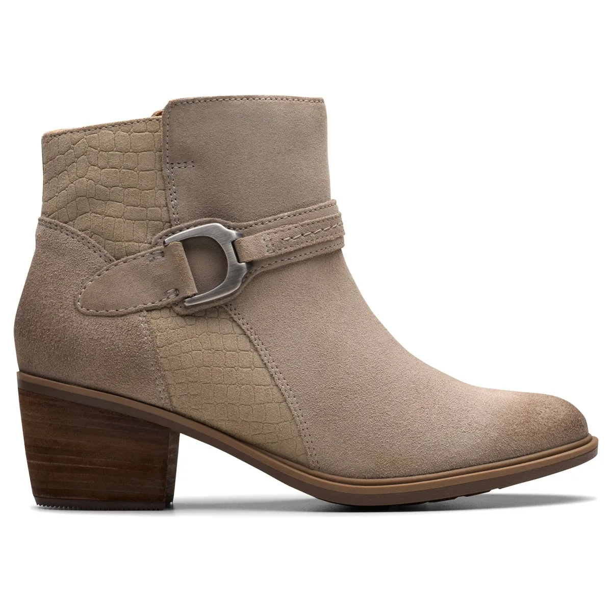 Clarks Neva Buckle-Women Wide | Standard