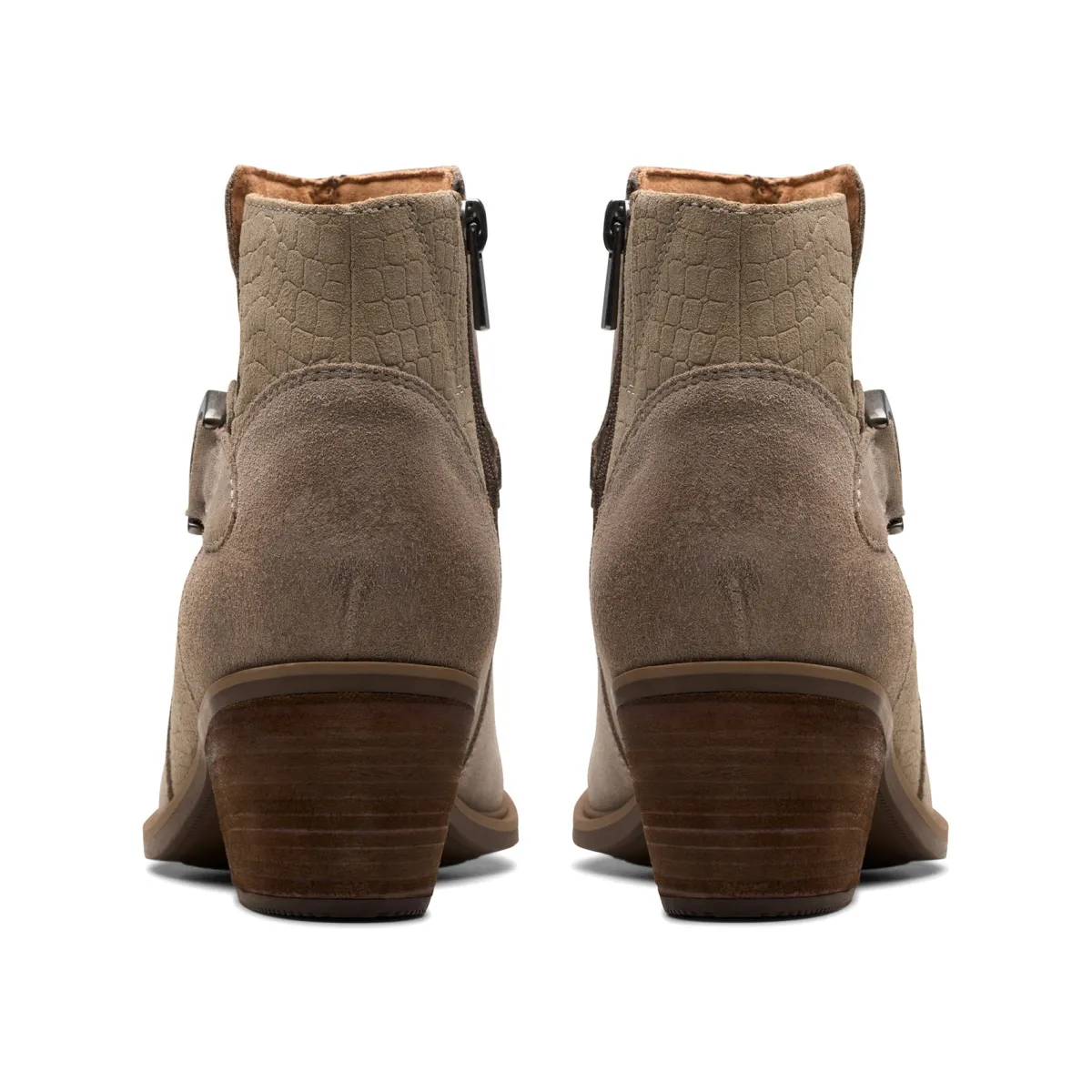 Clarks Neva Buckle-Women Wide | Standard
