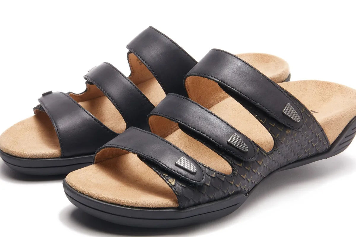 Halsa Footwear Delight-Women Wide | Standard