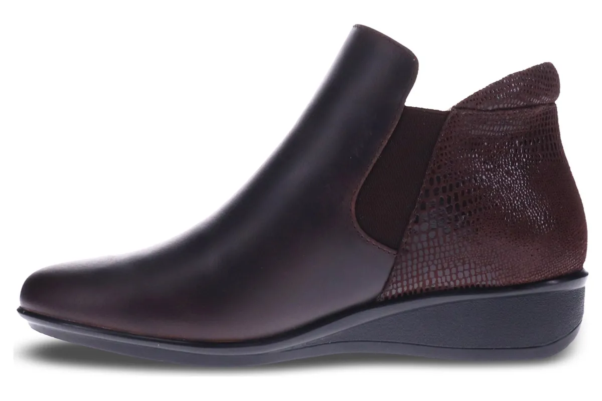 Revere Damascus-Women Standard | Wide