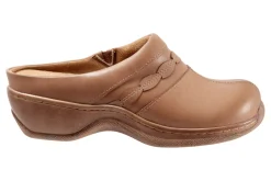 Softwalk Amber-Women Wide | Clogs