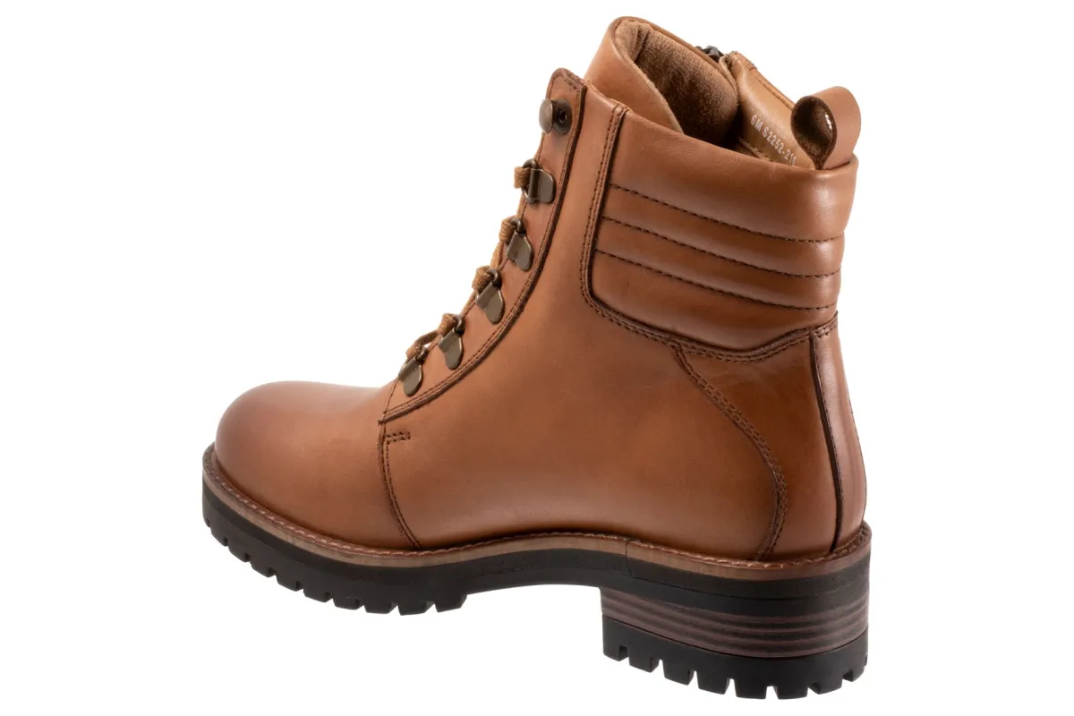 Softwalk Everett-Women Standard | Wide