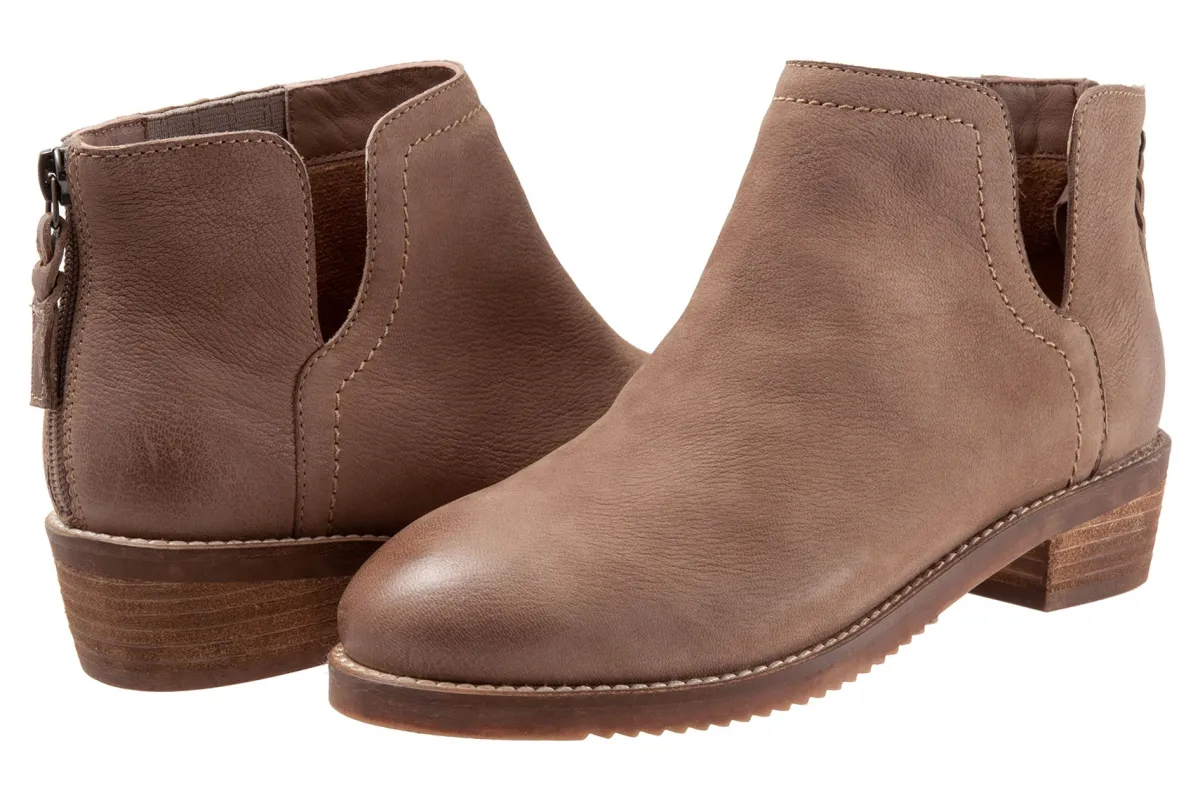Softwalk Ramona-Women Wide | Narrow