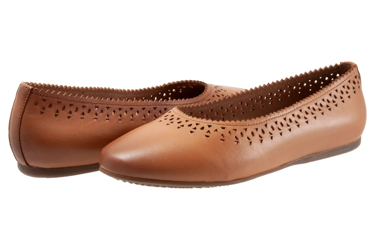 Softwalk Selma-Women Standard | Wide