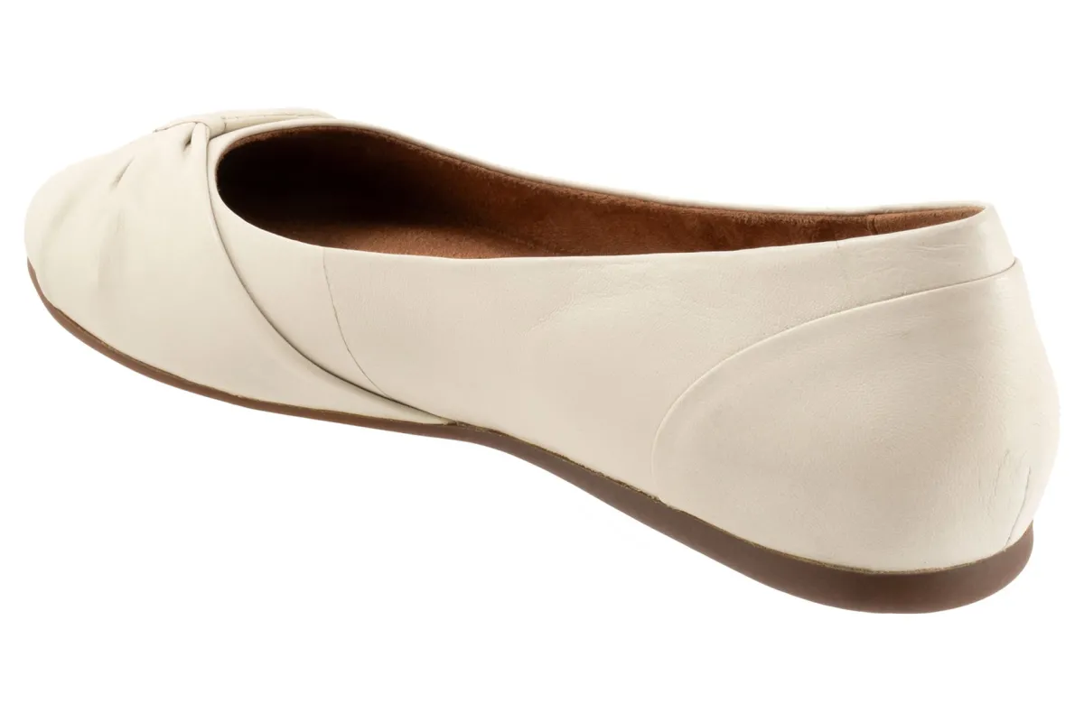 Softwalk Sofia-Women Wide | Standard