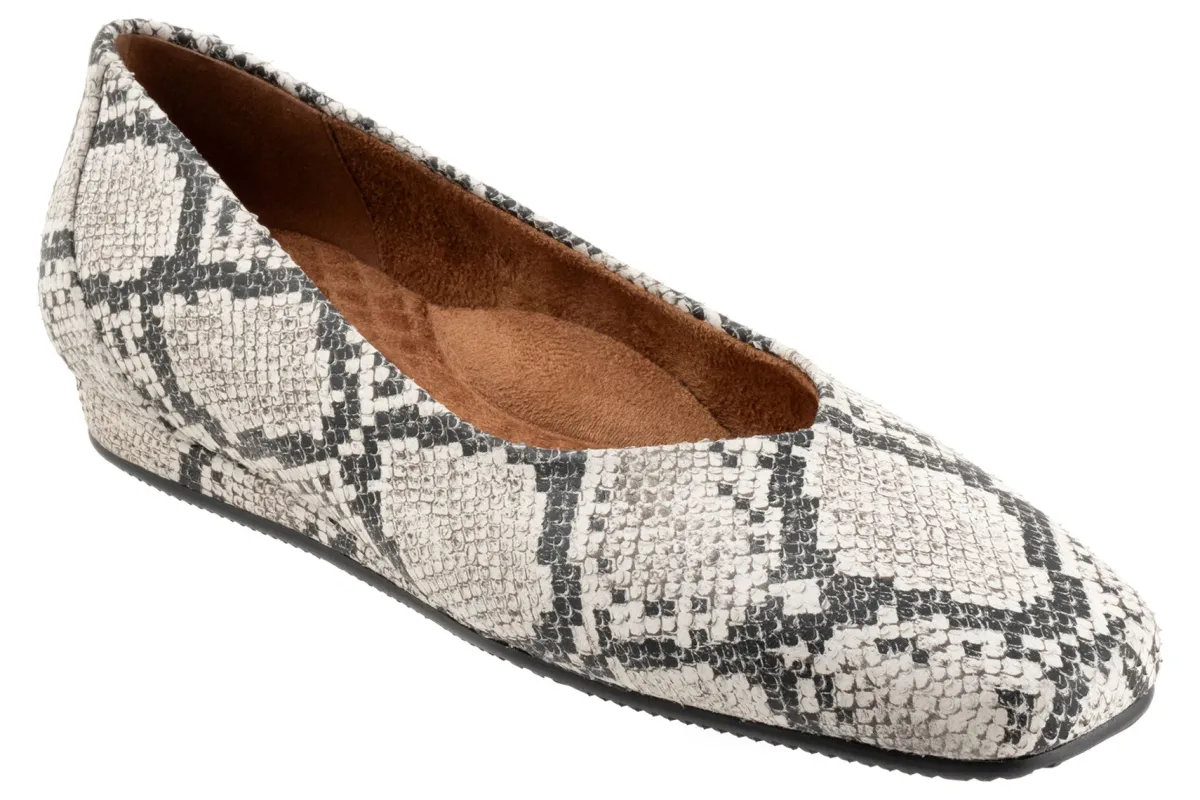 Softwalk Vellore-Women Wide | Standard