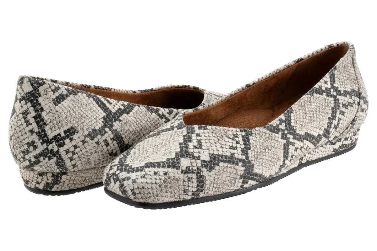 Softwalk Vellore-Women Wide | Standard