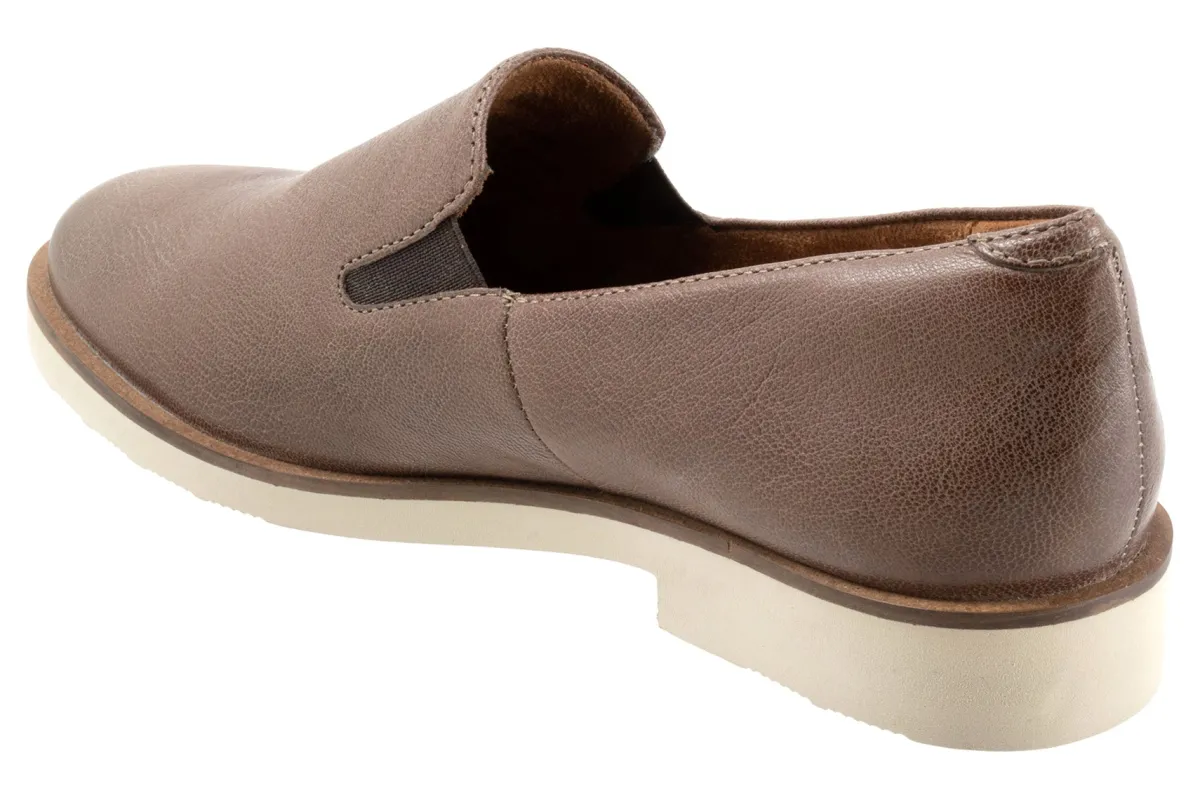 Softwalk Whistle II-Women Standard | Wide