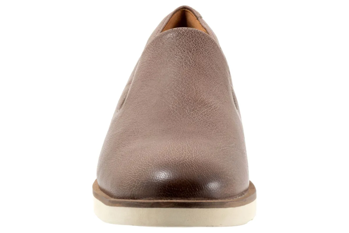 Softwalk Whistle II-Women Standard | Wide