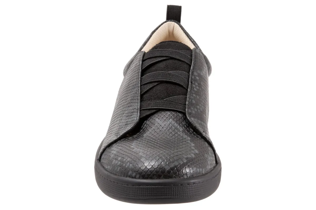 Trotters Avrille-Women Wide | Casual Shoes