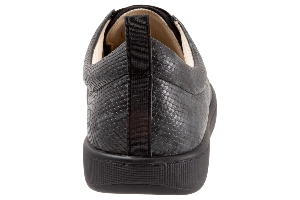 Trotters Avrille-Women Wide | Casual Shoes