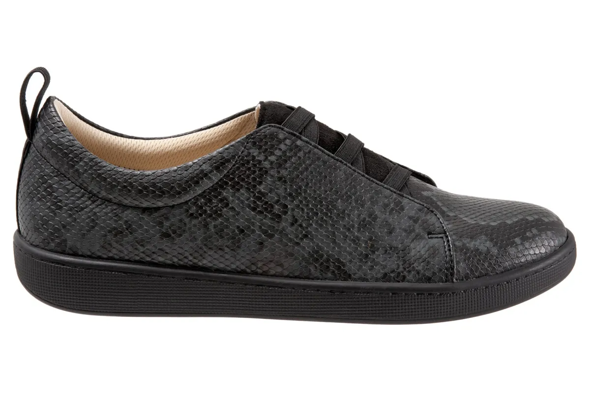 Trotters Avrille-Women Wide | Casual Shoes