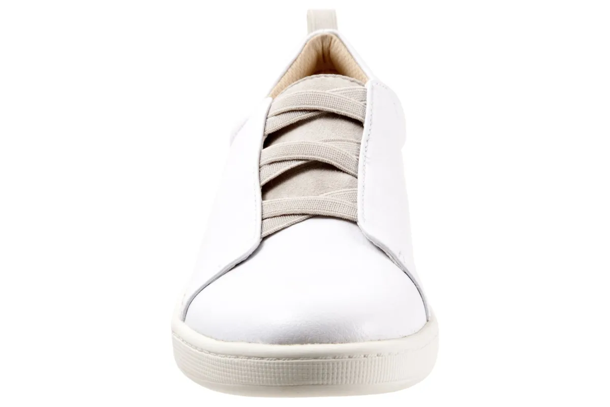 Trotters Avrille-Women Wide | Casual Shoes