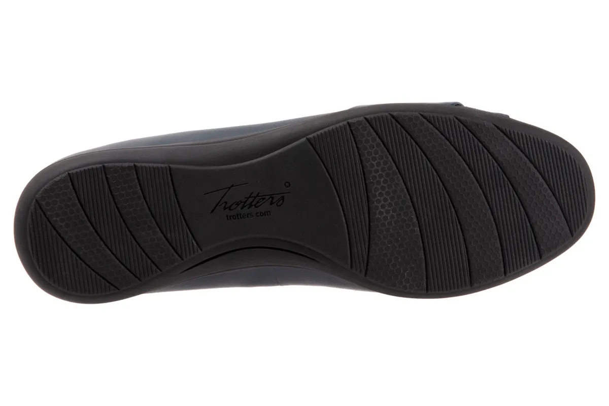 Trotters Danni-Women Standard | Wide