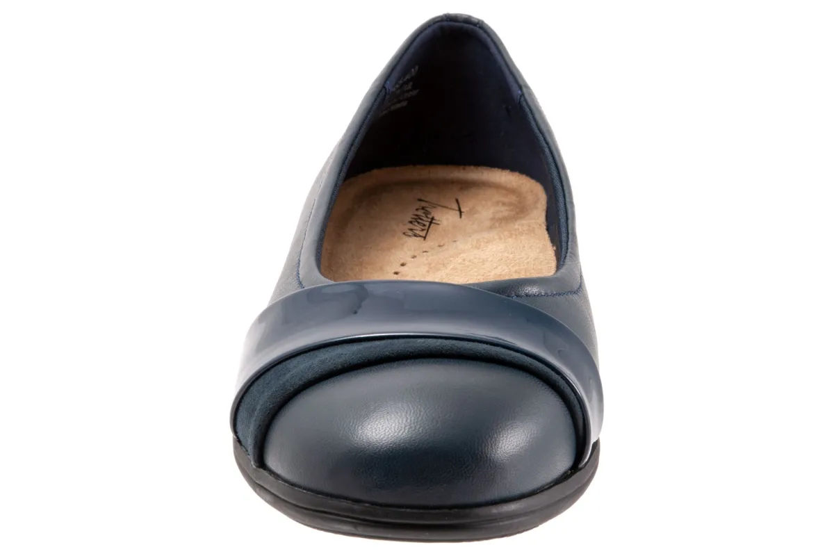 Trotters Danni-Women Standard | Wide