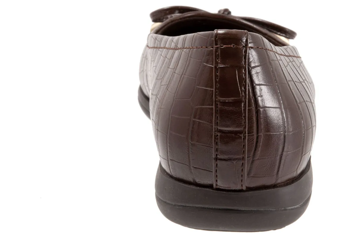Trotters Dellis-Women Standard | Wide