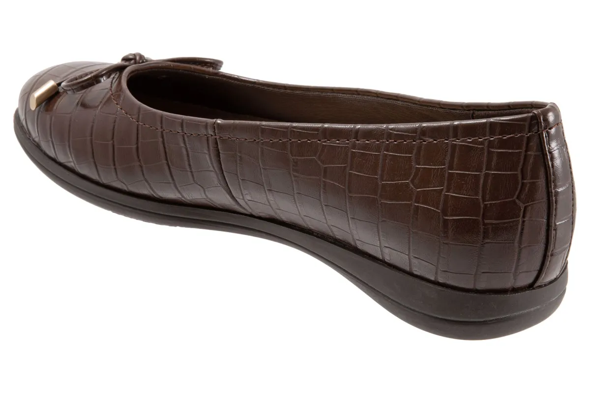 Trotters Dellis-Women Standard | Wide