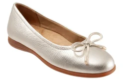 Trotters Dellis-Women Standard | Wide