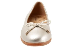 Trotters Dellis-Women Standard | Wide