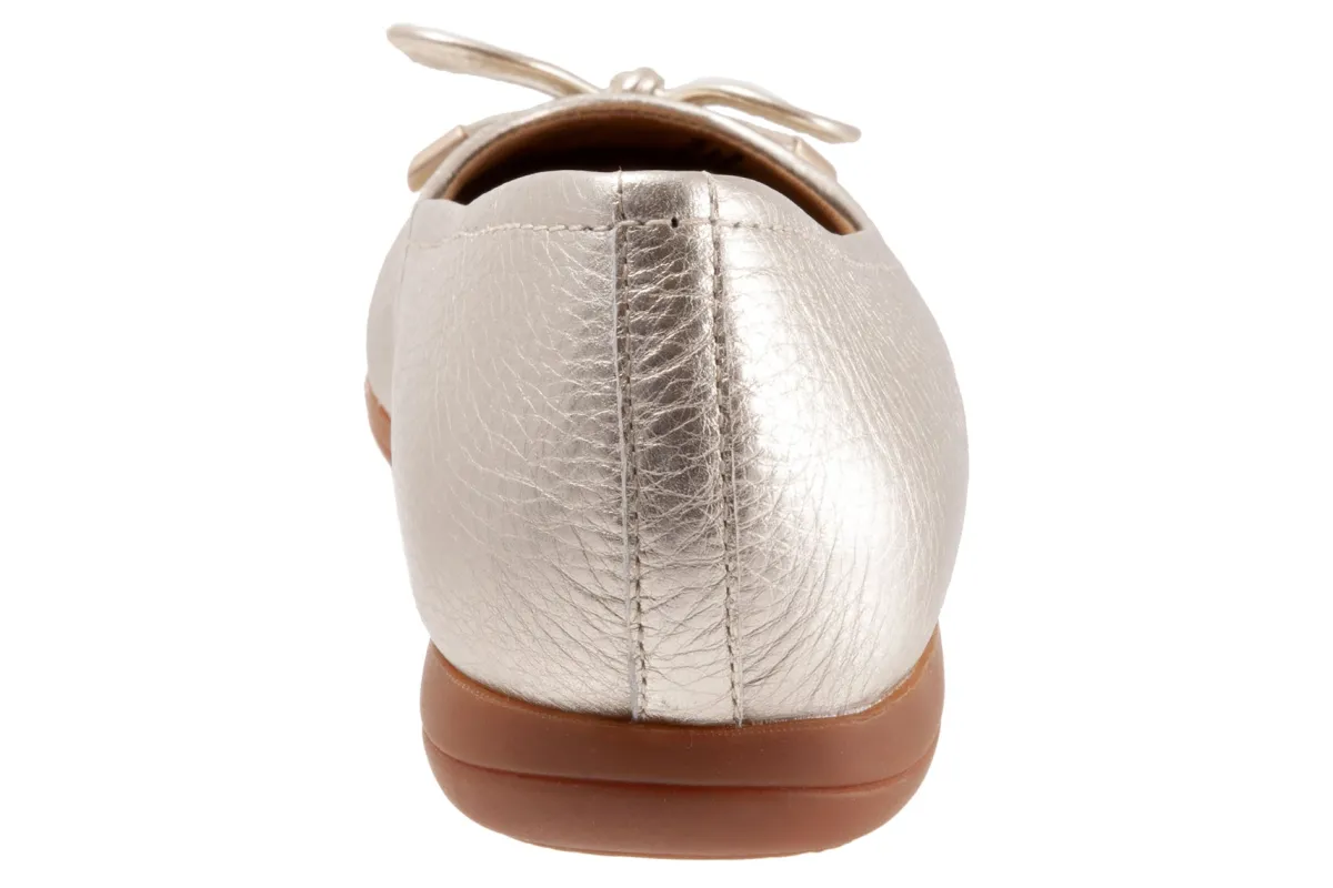 Trotters Dellis-Women Standard | Wide