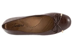 Trotters Dellis-Women Standard | Wide
