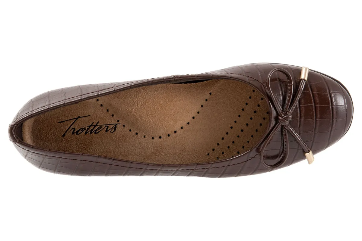 Trotters Dellis-Women Standard | Wide