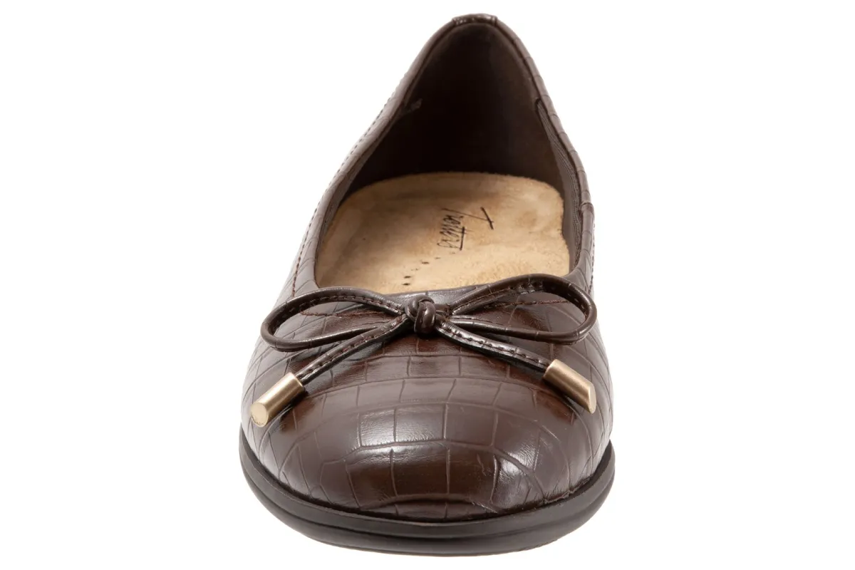 Trotters Dellis-Women Standard | Wide