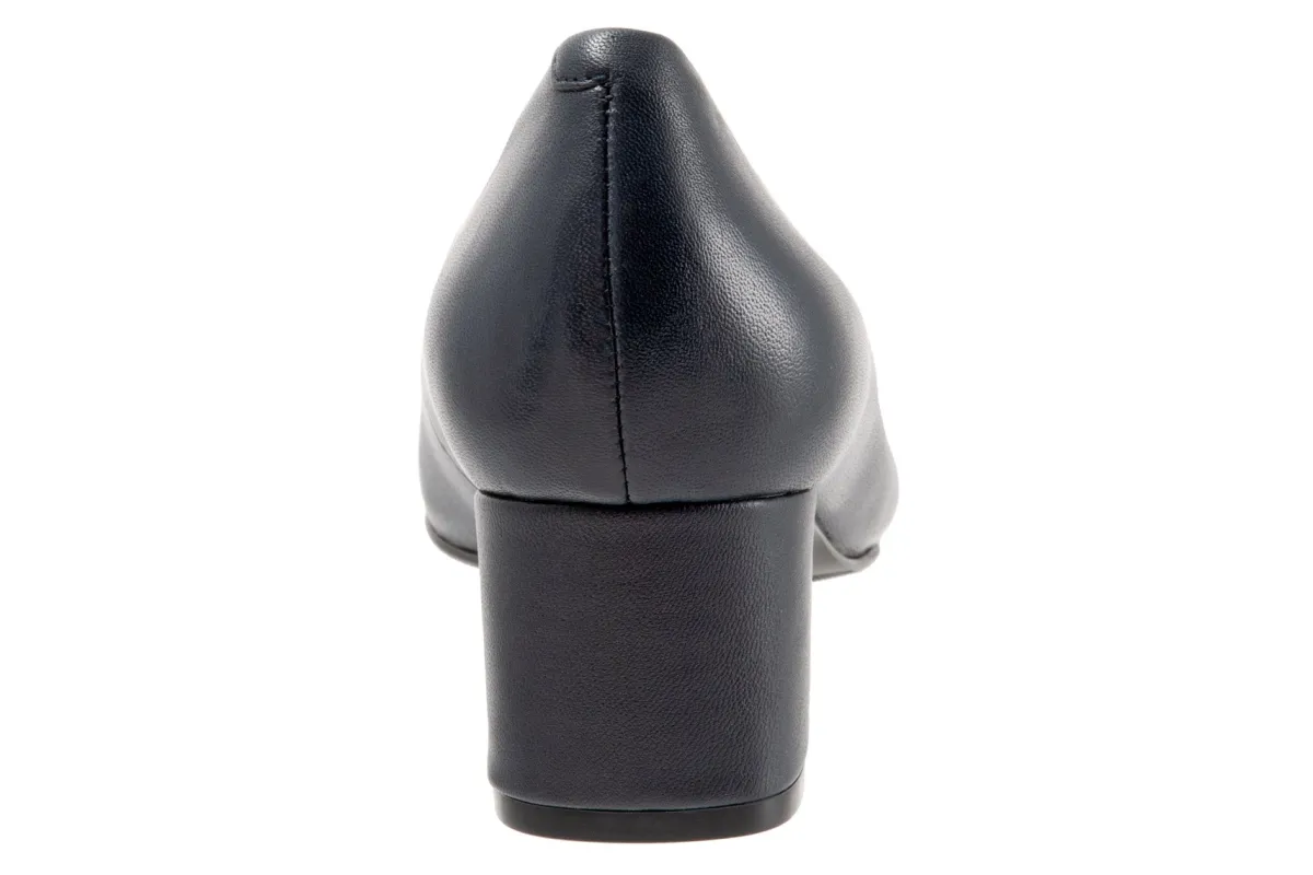 Trotters Kari-Women Standard | Extra Wide