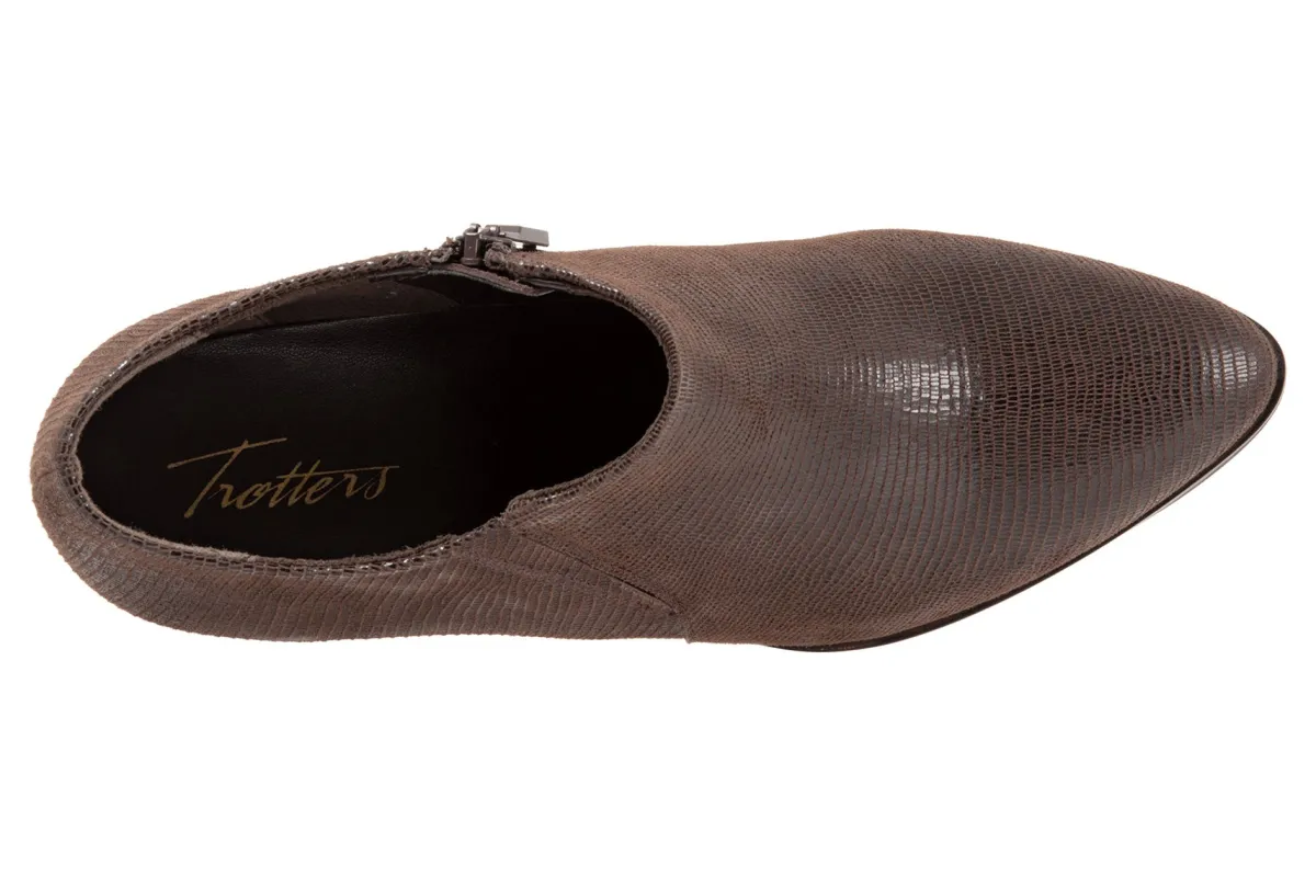Trotters Keegan-Women Standard | Wide