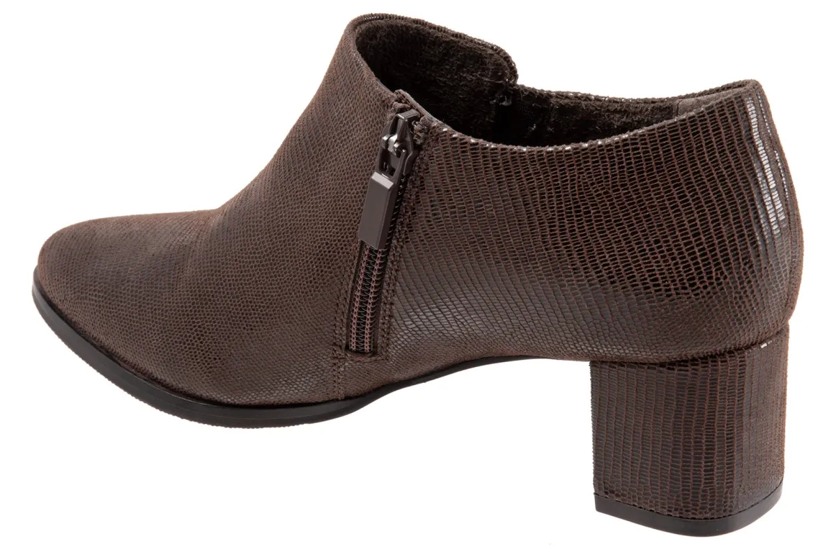 Trotters Keegan-Women Standard | Wide
