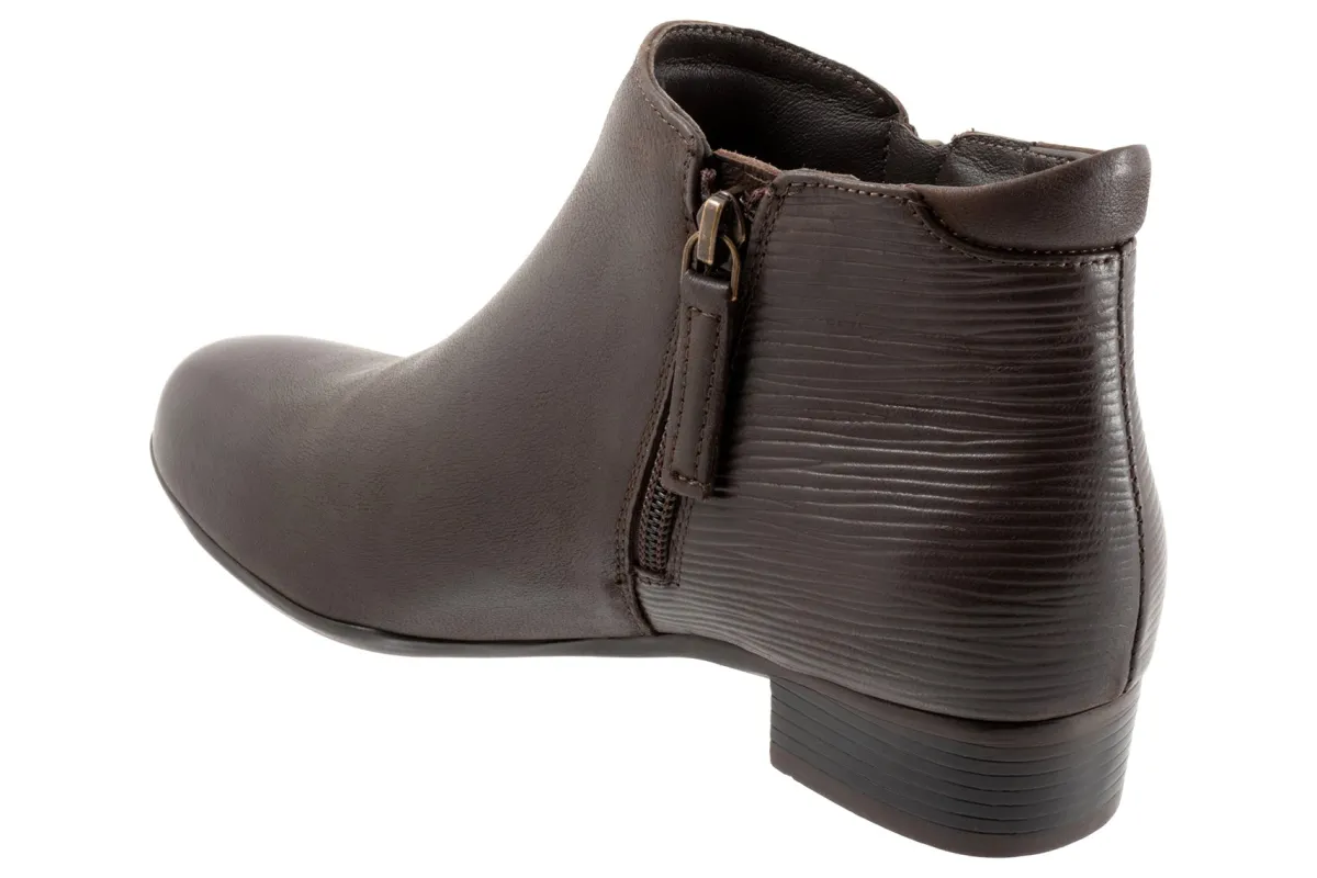 Trotters Major Embossed-Women Wide | Standard