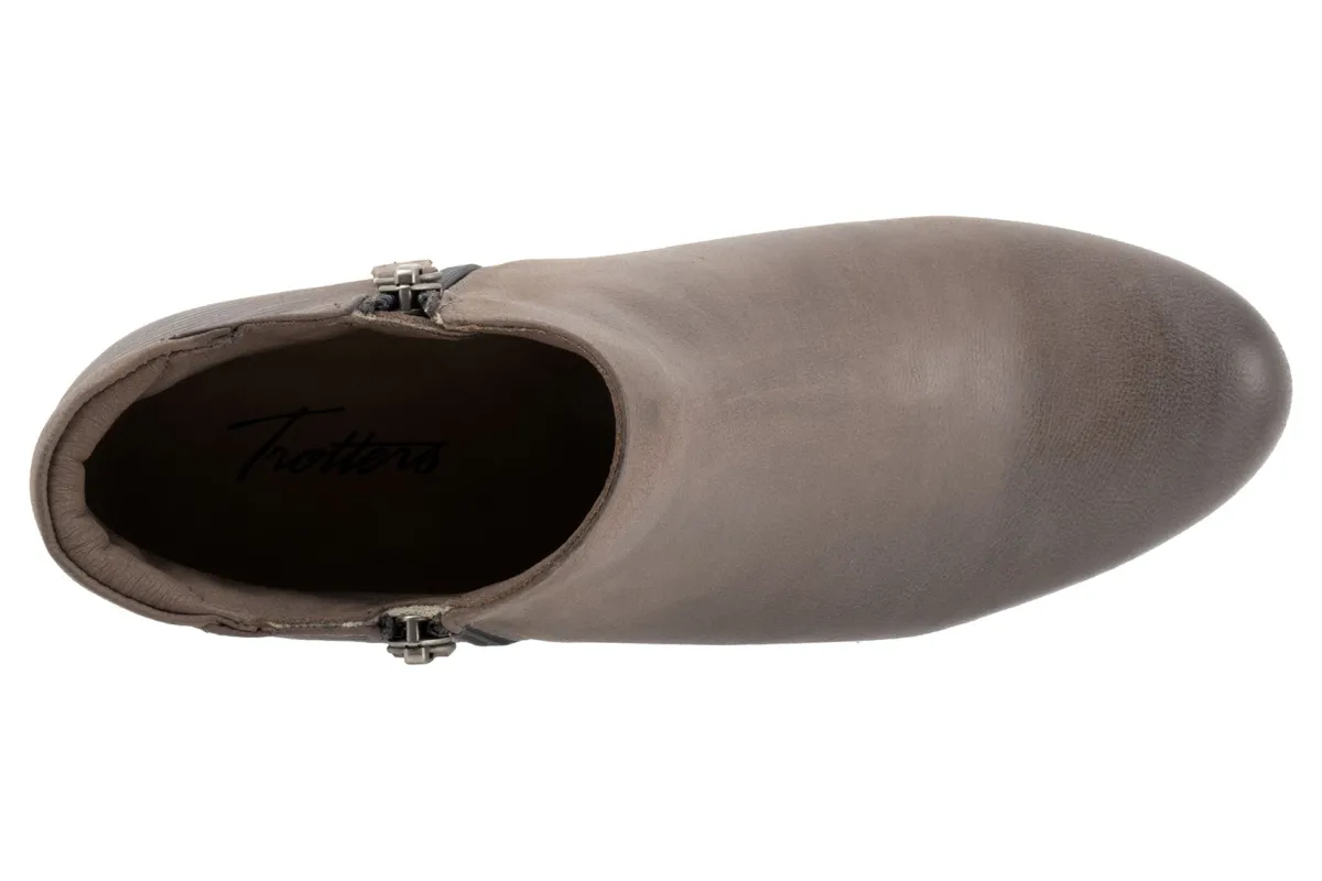 Trotters Major Embossed-Women Wide | Standard