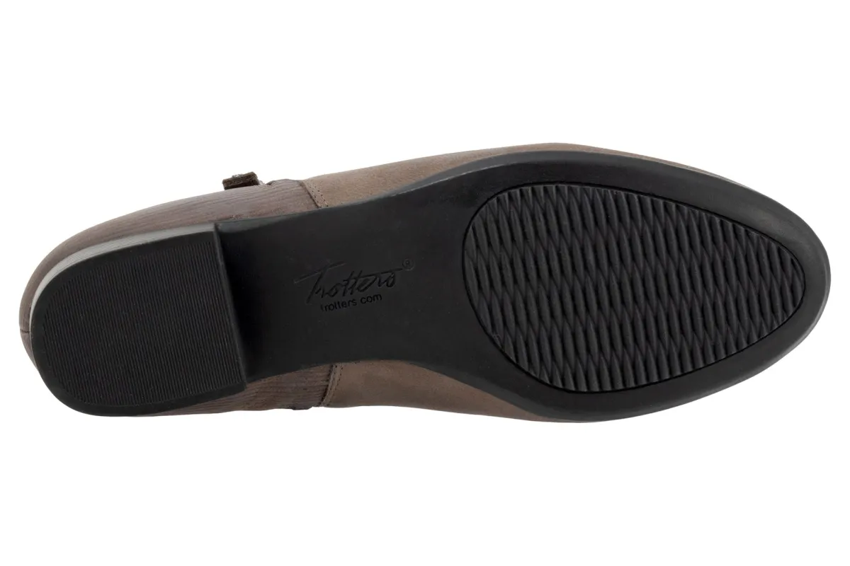 Trotters Major Embossed-Women Wide | Standard