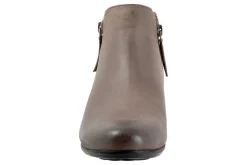 Trotters Major Embossed-Women Wide | Standard