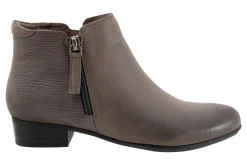 Trotters Major Embossed-Women Wide | Standard