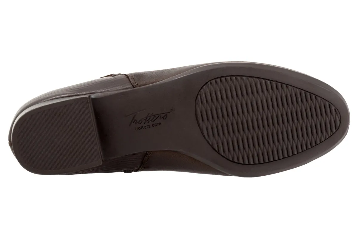 Trotters Major Embossed-Women Wide | Standard