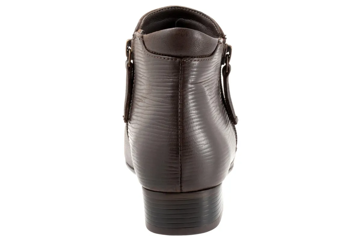 Trotters Major Embossed-Women Wide | Standard