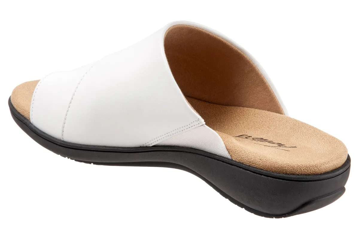 Trotters Regina-Women Wide | Standard