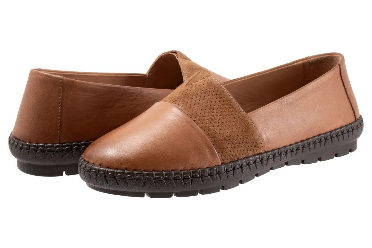 Trotters Ruby-Women Wide | Casual Shoes