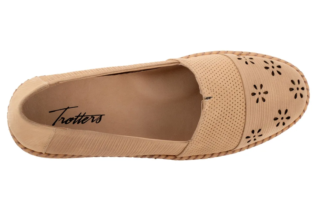 Trotters Ruby Perf-Women Narrow | Casual Shoes