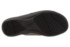 Trotters Ruthie Woven-Women Standard | Extra Wide